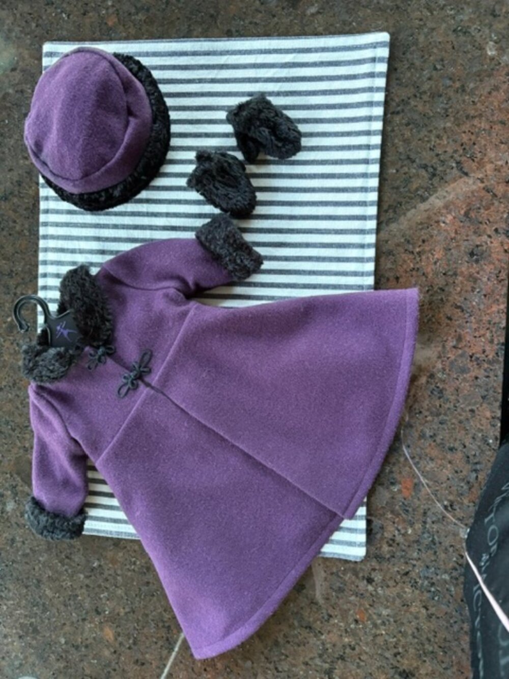 Pleasant Company - 3 Outfits - 18" Samantha Doll - Picture 7 of 9